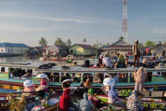 Bank Mandiri telah memanfaatkan penyaluran KUR untuk memberdayakan pelaku usaha di sektor pangan khususnya Usaha Mikro, Kecil dan Menengah (UMKM) dari hulu ke hilir. Terutama para pelaku UMKM di bidang produksi dan distribusi pangan seperti pertanian, perikanan hingga perdagangan. Foto: Dok Bank Mandiri