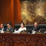 Ketua DPR RI Puan Maharani saat memimpin Sidang Paripurna di Gedung Nusantara II, Senayan, Jakarta, Selasa (15/10/2024). (Foto: Parlementaria)