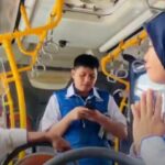 Seorang pria lanjut usia yang bersikeras menaiki bus TransJakarta pink viral di media sosial. Foto: Tangkap layar TikTok @nopnop