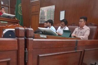 Kuasa hukum para nasabah dari ISNP Law Firm Irwan Syahrial, SH. Saat sidang di PN Jaksel