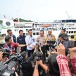 Memasuki H-2 Natal 2024, trafik penumpang dan kendaraan yang menyeberang dari Jawa menuju Sumatera maupun sebaliknya terpantau ramai lancar.