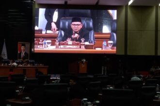 Wakil ketua DPRD DKJ, Basri Baco saat menjelaskan peroalan tatib DPRD.(Foto Sofian/ipol.id)