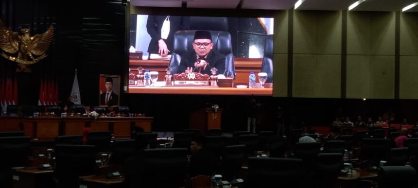 Wakil ketua DPRD DKJ, Basri Baco saat menjelaskan peroalan tatib DPRD.(Foto Sofian/ipol.id)