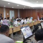 Komisi E DPRD DKI Jakarta saat rapat pembahasan KJP plus dan KJMU.(Foto istimewa)