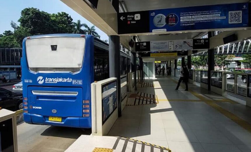 Armada bus Transjakarta yang beroperasi di Jakarta.(foto istimewa)