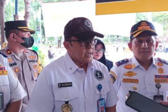 Kepala Badan Narkotika Nasional Provinsi (BNNP) Jakarta, Brigjen Nurhadi Yuwono dan jajaran Dinas Perhubungan Jakarta dalam memberikan keterangan soal keamanan selama libur Natal kepada awak media di Jakarta, Kamis (26/12/2024). Foto: Ist