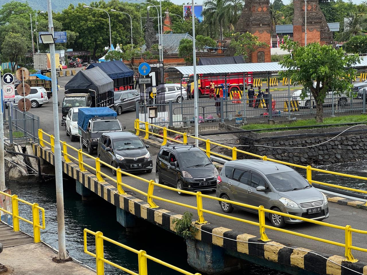 Selama periode libur Natal 2024, PT ASDP Indonesia Ferry (Persero) mencatat 206.016 penumpang dan 51.744 kendaraan telah menyeberang dari Jawa ke Bali melalui lintasan Ketapang-Gilimanuk. Data ini dihimpun sejak H-7 (18 Desember) hingga hari Natal (25 Desember).