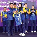 Dirut Bank Mandiri, Darmawan Junaidi dalam seremonial pengumuman Susunan Tim Voli Putri Jakarta Livin’ Mandiri (JLM) di Jakarta, Jumat (27/12/2024). Foto: Dok Bank Mandiri