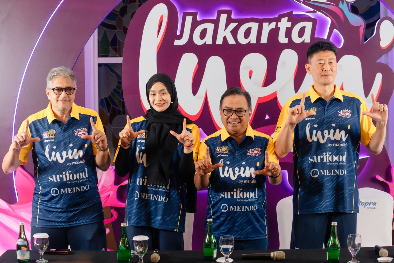 Dirut Bank Mandiri, Darmawan Junaidi dalam seremonial pengumuman Susunan Tim Voli Putri Jakarta Livin’ Mandiri (JLM) di Jakarta, Jumat (27/12/2024). Foto: Dok Bank Mandiri