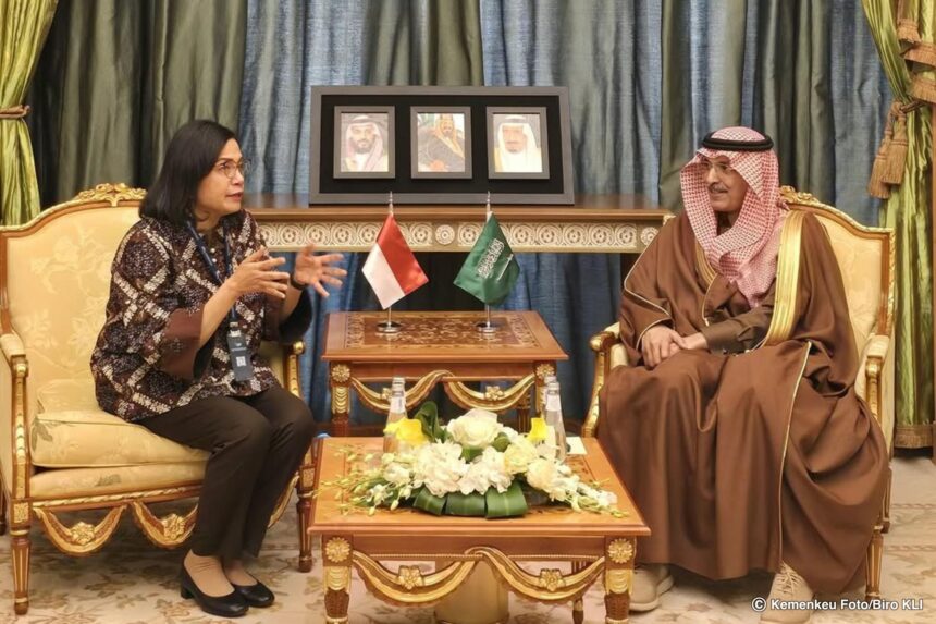 Menkeu Sri Mulyani saat bertemu Menteri Keuangan Saudi Arabia, Mohammed Al-Jadaan . Foto: dok kemenkeu