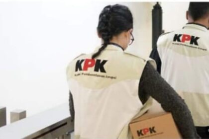 Ilustrasi penyidik KPK saat menggeledah Kantor Bank Indonesia (BI) di Jakarta, Senin (16/12/2024) malam. Foto: Dok KPK