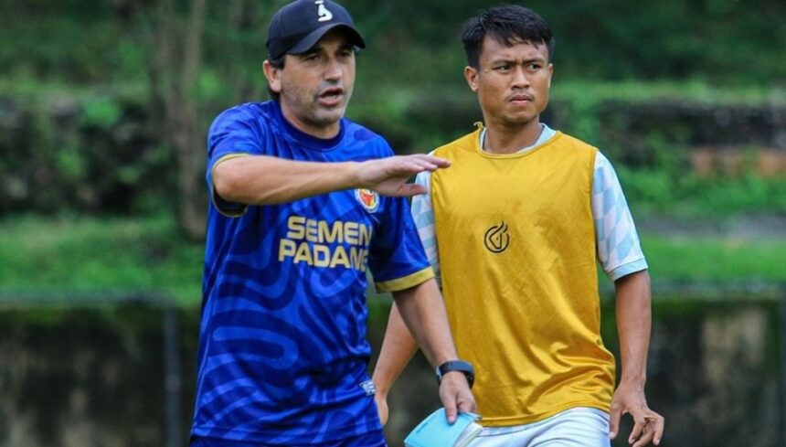 Pelatih Semen Padang FC Eduardo Almeida. Foto: Semen Padang