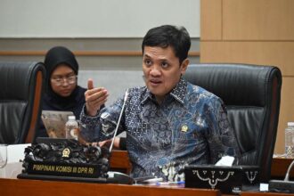 Ketua Komisi III DPR RI Habiburokhman saat memimpin RDPU Komisi III dengan Reza Artamevia di Ruang Rapat Komisi III, Gedung DPR RI. Foto: parlementaria
