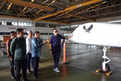 Wakil Ketua Komisi I DPR, Dave Akbarshah Fikarno, saat kunker ke PT Dirgantara Indonesia (PTDI), Bandung, Jawa Barat. Foto: DPR