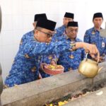 Mengenang jasa para pahlawan serta mendoakannya merupakan salah satu dari rangkaian HUT ke 53 KORPRI di Sulsel. Foto: dok humas