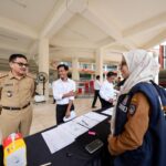 Sekda tinjau langsung ujian PPPK di UNM. Foto: dok humas