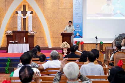 Menteri Nusron di Gereja Kristen Pasundan. Foto: dok humas