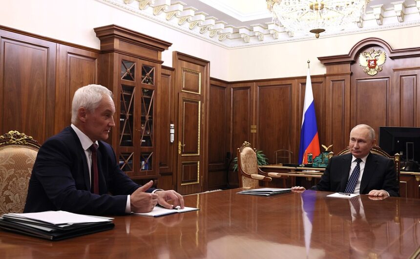 Presiden Rusia Vladimir Putin bersama Menteri Pertahanan Andrei Belousov. Foto: Kremlin