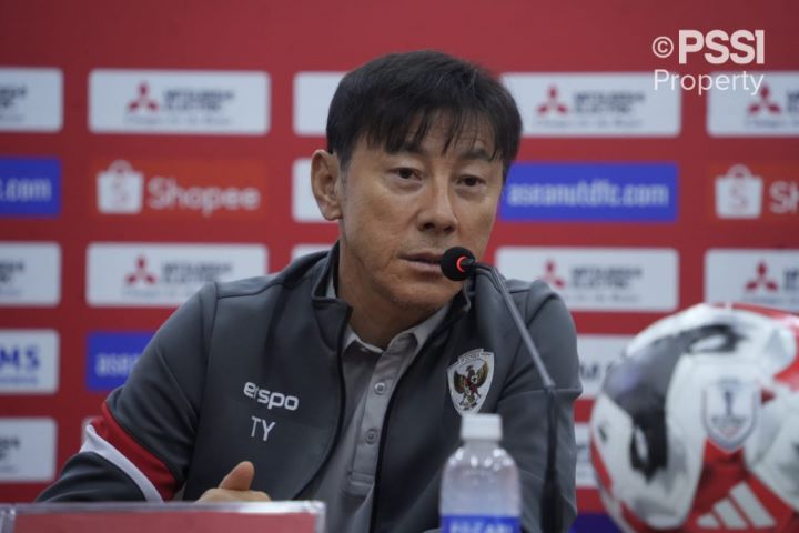 Pelatih Timnas Indonesia, Shin Tae-yong, jelang laga pembuka Piala AFF 2024. Foto: PSSI