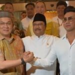 Mensos Saifullah Yusuf mendamaikan Denny Sumargo dan Farhat Abbas terkait donasi untuk pengobatan medis Agus Salim. Foto: Instagram Kemensos