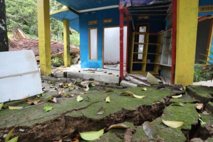 Bencana tanah bergerak di Desa Sukaraja, Kecamatan Kadupandak, Kabupaten Cianjur. Foto: BNPB