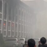 Gedung Rektorat UIN Jakarta terbakar, Senin (30/12/2024). Foto: Ist