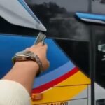 Aksi sawer sopir bus. Foto: Tangkapan layar video viral