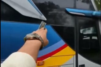 Aksi sawer sopir bus. Foto: Tangkapan layar video viral