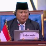 Presiden Prabowo Subianto memberikan sambutan pada sesi pleno KTT Ke-11 D-8, di Istana Kepresidenan New Administrative Capital, Kairo, Mesir, pada Kamis (19/12/2024). Foto: Tangkapan YouTube BPMI Setpres