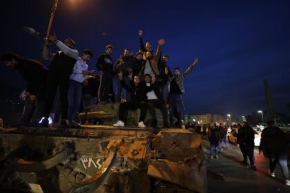 Warga suriah berkumpul di Damaskus