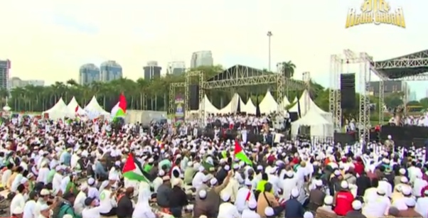 Suasana reuni 212 di kawasan Monas Jakarta pada Senin (2/12/2024). Foto; tangkapan layar You Tube Islamic Brotherhood Televison