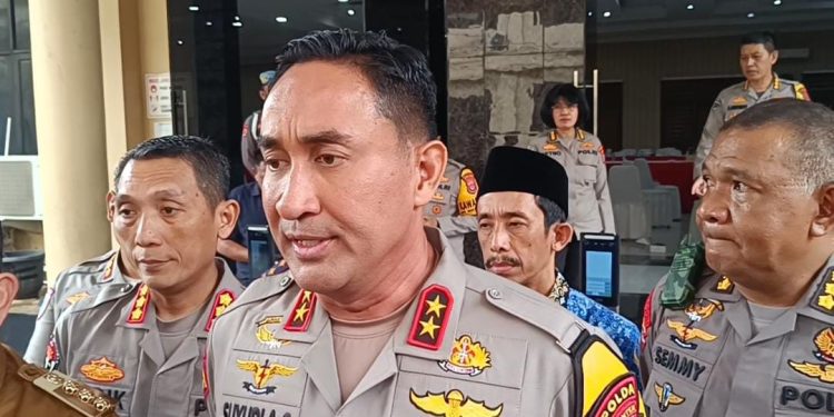 Kapolda Banten Suyudi Ario Seto diwawancarai wartawan. Foto/ist