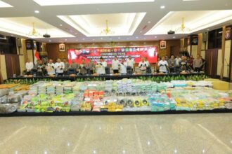 Mabes Polri memperlihatkan barang bukti hasil penanggulangan narkoba. Foto: polri