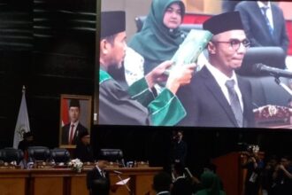 Proses pengambilan sumpah jabatan anggota fraksi PAN DPRD DKI.(Foto Sofian/ipol.id)