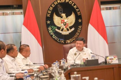 Menko Polkam Budi Gunawan dalam rapat koordinasi dengan jajaran Kemenko Polkam, Selasa (31/12/2024). Foto: Humas Kemenko Polkam