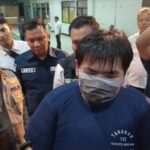 Kapolres Metro Jakarta Timur (Jaktim), Kombes Nicolas Ary Lilipaly didampingi Kasat Reskrim saat meminta keterangan tersangka penganiayaan anak bos kue, George Sugama Halim di Mapolres Jaktim, Senin (16/12/2024) sore. Foto: Joesvicar Iqbal/ipol.id