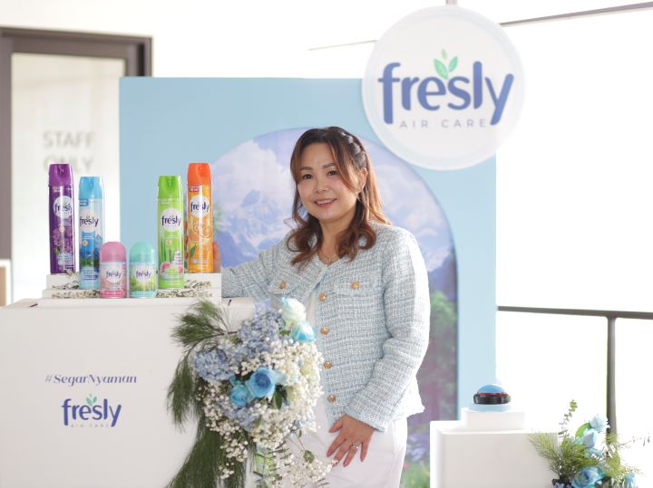 Marketing Manager Household Category WINGS Group Indonesia, Fenny Tjuatja Dharma, di Acara Peluncuran Fresly Air Care.