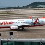 Pesawat Boeing 737-800 Jeju Air putar balik setelah mengalami masalah pada roda pedaratan di Seoul (Foto: FTN News