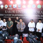 Kapolri menyebutkan, sebanyak 2.794 posko akan didirikan. Rinciannya adalah 1.852 pospam, 735 pos pelayanan dan 207 pos terpadu untuk mengamankan 61 ribu lebih objek tersebut. Foto: Polri