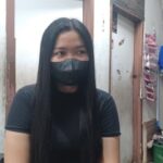 Dwi Ayu Darmawati, 19, menjadi korban penganiayaan hingga mengalami pendarahan di kepala, memar di tangan, kaki, paha, dan pinggang saat sedang bekerja di toko kue di kawasan Penggilingan, Cakung, Jakarta Timur, pada Kamis (17/10/2024). Foto: Joesvicar Iqbal/ipol.id