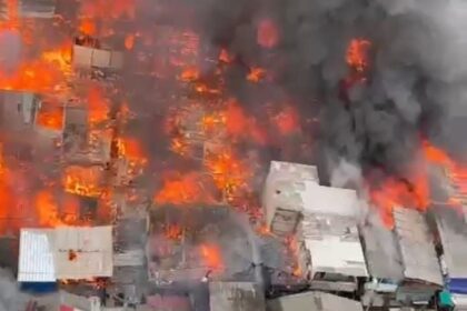 Kebakaran terjadi di Jalan Kebon Kosong, Kecamatan Kemayoran, Jakarta Pusat, Selasa (10/12/2024) siang. Foto: Ist