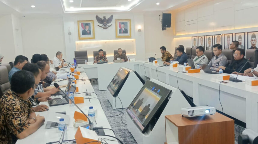 Rapat pembukaan lelang penyediaan transportasi udara jemaah haji 2025