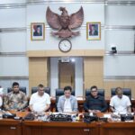 Komisi III DPR RI dipimpin oleh Ketua Komisi III DPR RI Habiburokhman, saat menggelar RDPU membahas kasus kekerasan seksual yang menimpa ADW dan KDY di Surakarta sejak 2017, di Senayan, Kamis (19/12/2024). Foto: G