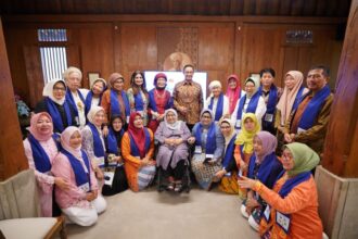 Tasyakuran 10 tahun Komunitas Rumah Pencerah (KRP) berlangsung secara sederhana dengan kehadiran para penggiat komunitas di Pendopo Anies Baswedan, Lebak Bulus, Jakarta Selatan, Rabu (18/12/2024). Foto: Ist