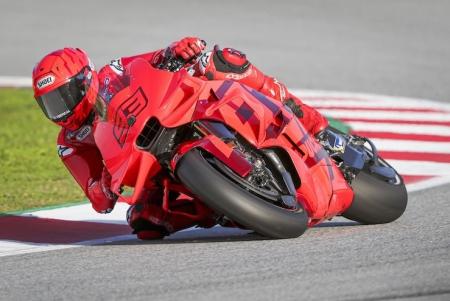 Marc Marquez menjajal motor anyar Ducati dalam tes pramusim perdana MotoGP 2025 di Sirkuit Catalunya pada Selasa (19/11/2024). (Foto: Speedweek)