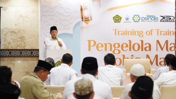 Menag Nasaruddi Umar pada penutupan Training of Trainer (ToT) Pengelola Masjid dan Rohis Madrasah, di ruang pertemuan Masjid Istiqlal. Foto: Kemenag