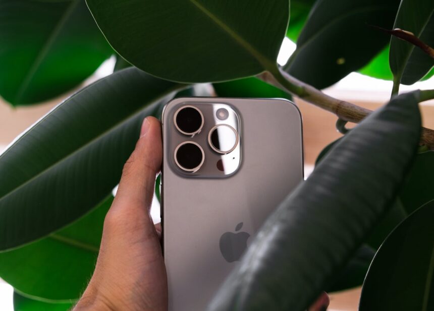 Ilustrasi Iphone. Foto: Zana Latif / pexels