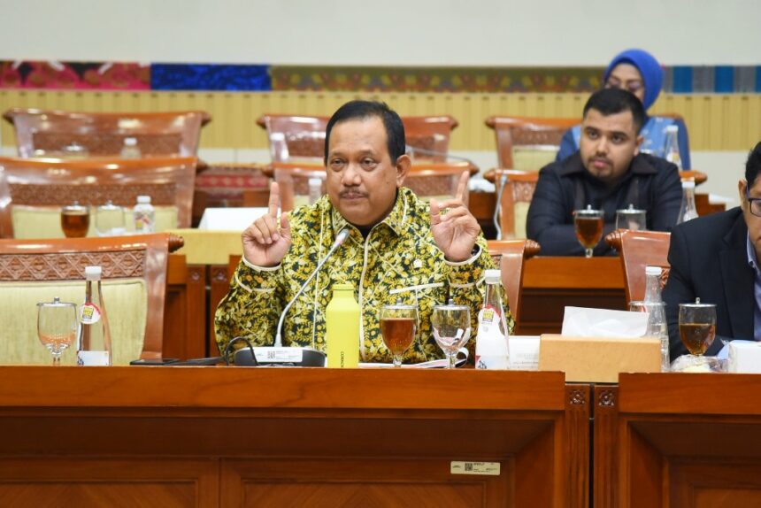 Anggota Komisi III DPR Rikwanto, saat mengikuti RDPU di Gedung Nusantara II, Senayan, Jakarta, Selasa (17/12/2024). Foto: DPR