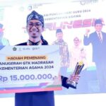 Guru MAN 2 Gresik Ahmad Zubaedi Amrullah