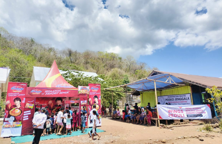 Sejumlah bantuan produk hingga tenda makanan Yayasan WINGS Peduli distribusikan untuk pengungsi korban erupsi Lewotobi